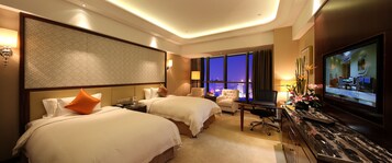 Superior Twin Room | Minibar, in-room safe, desk, soundproofing