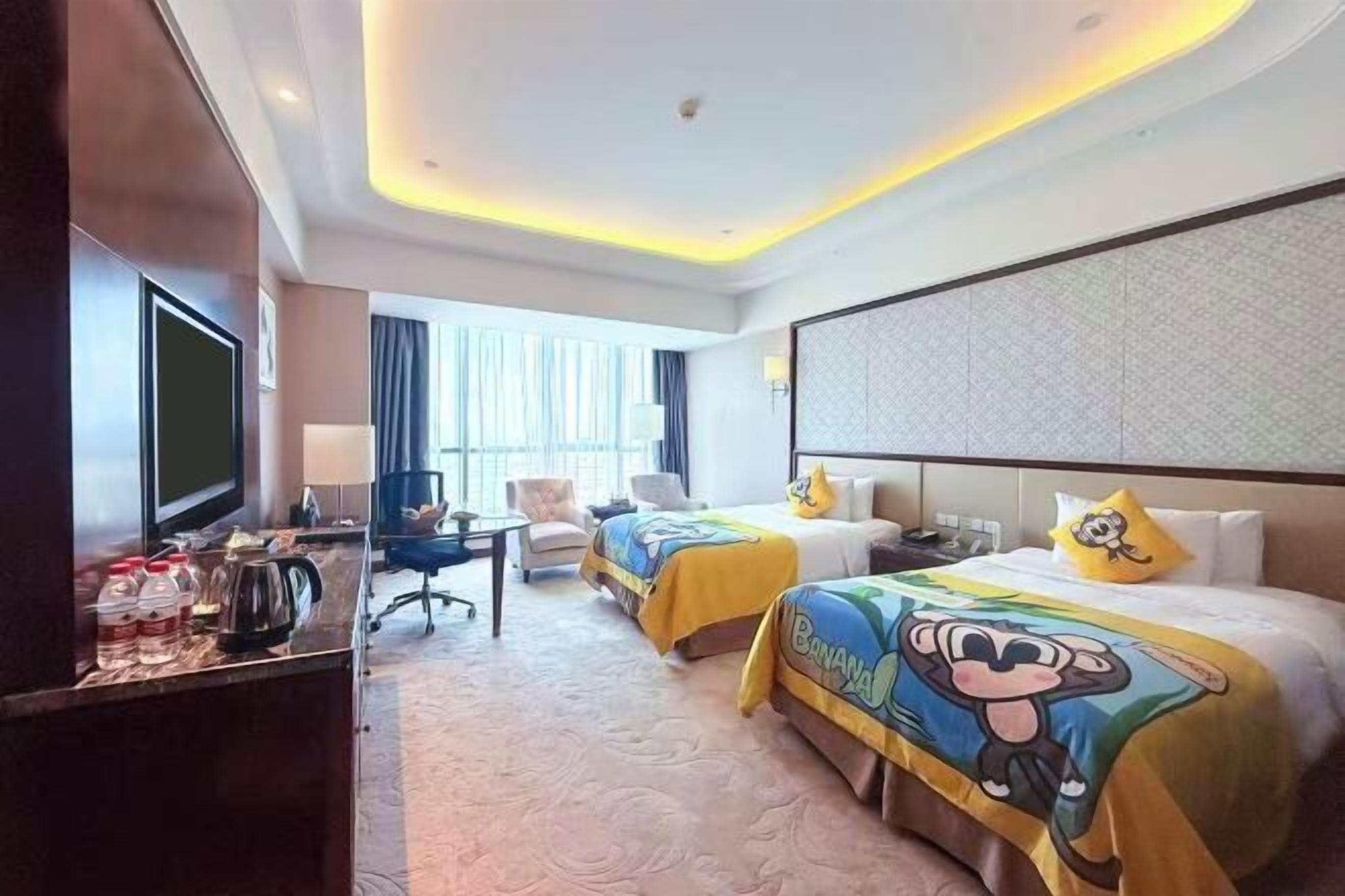 Minibar, värdeförvaringsskåp på rummet, skrivbord och ljudisolering