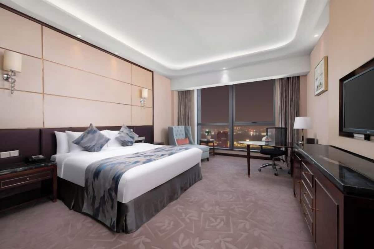 Minibar, in-room safe, desk, soundproofing