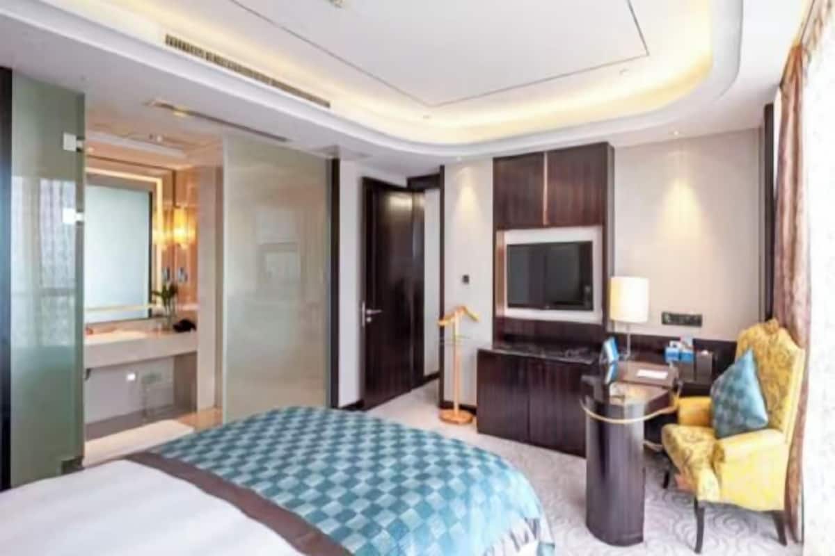 Minibar, in-room safe, desk, soundproofing