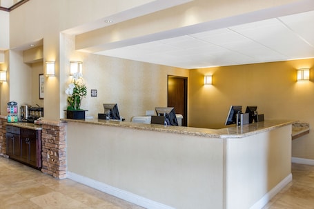Reception. The Oaks Hotel Paso Robles