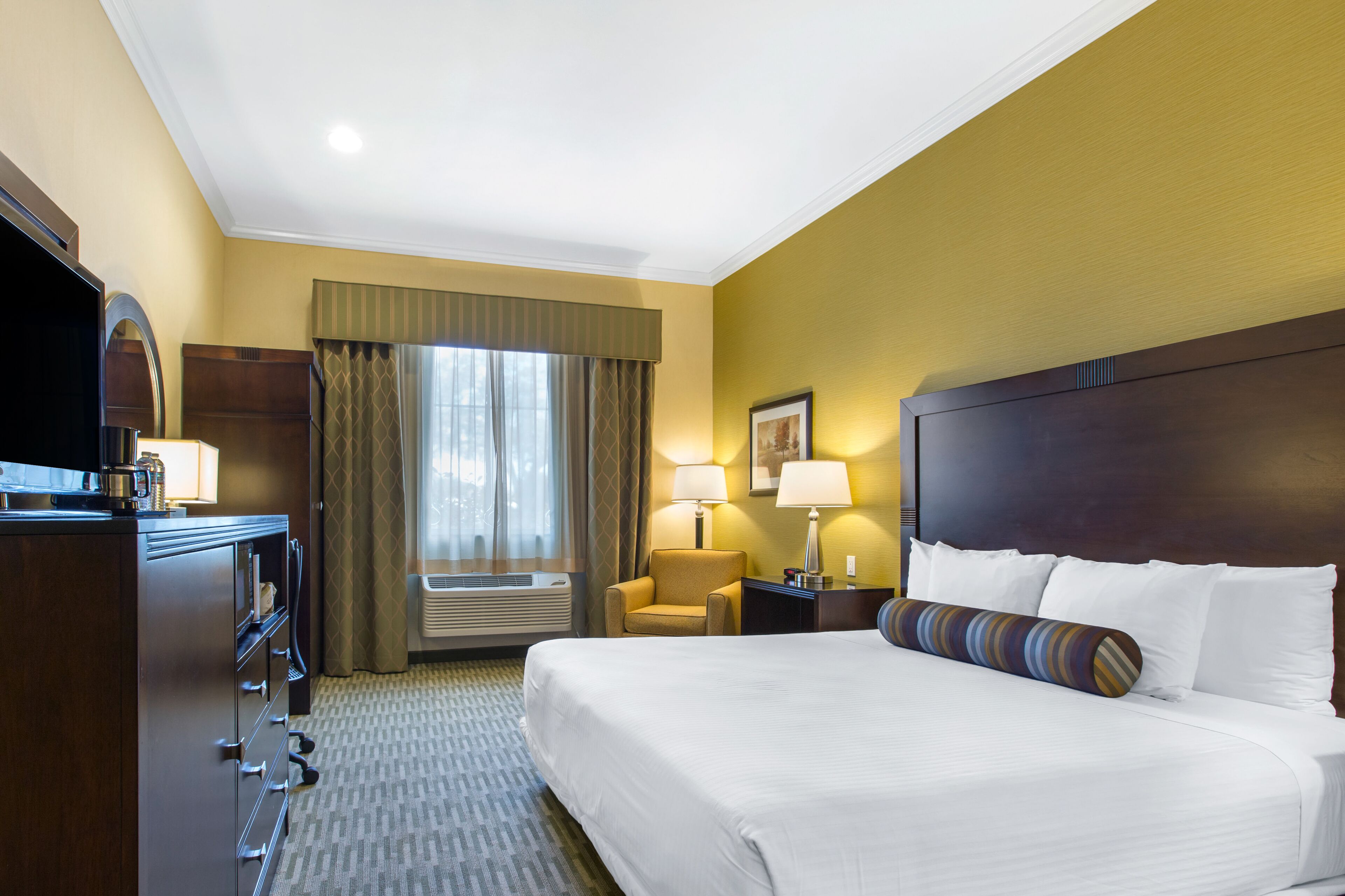 1 bedroom, premium bedding, in-room safe, desk