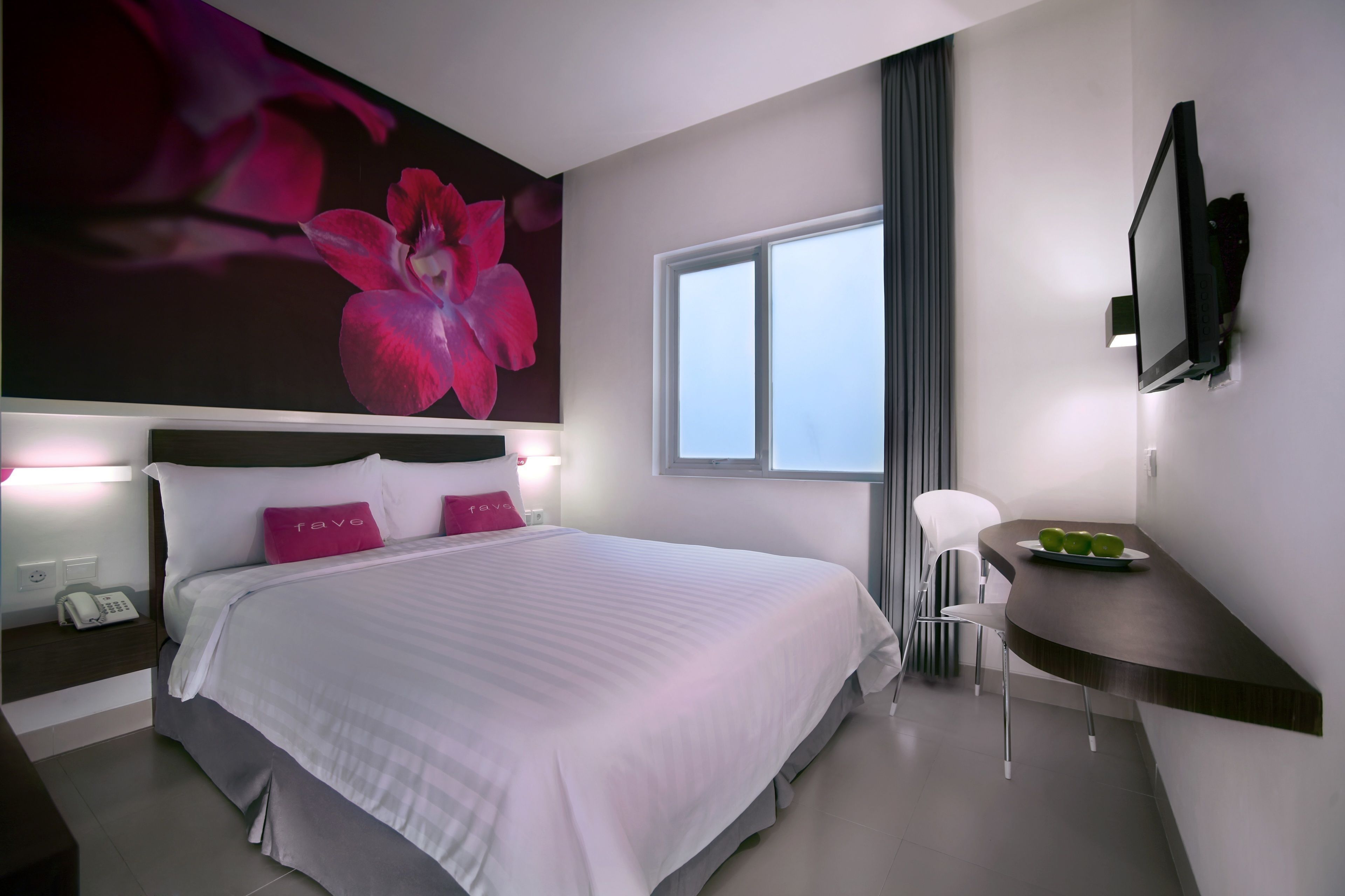 Cofres nos quartos, escrivaninha, Wi-Fi de cortesia, roupa de cama