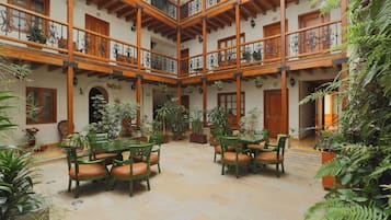 تفاصيل الفندق من الداخل