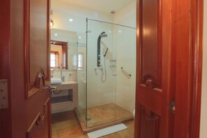 Badkamer met douche