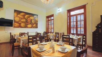 منطقة تناول الطعام للأسر