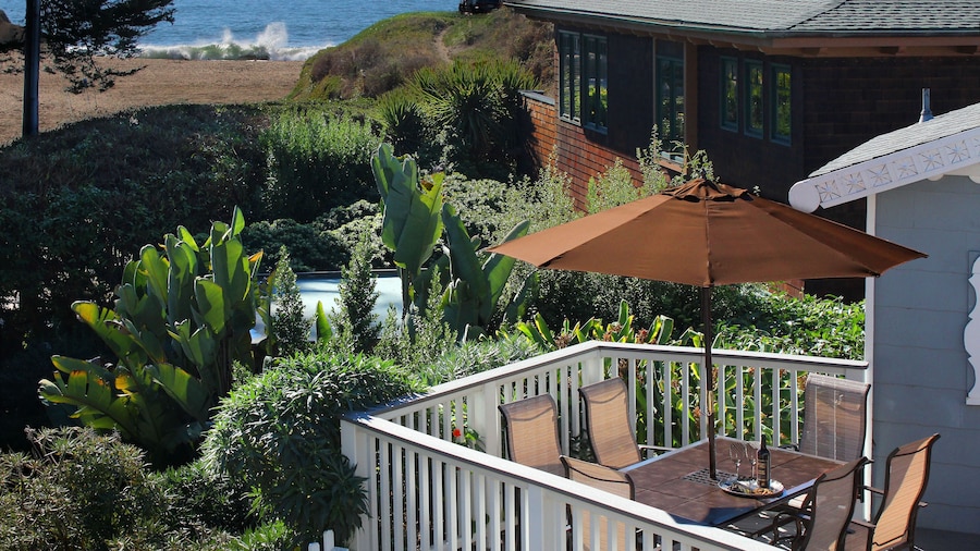 Ocean Echo Inn and Beach Cottages