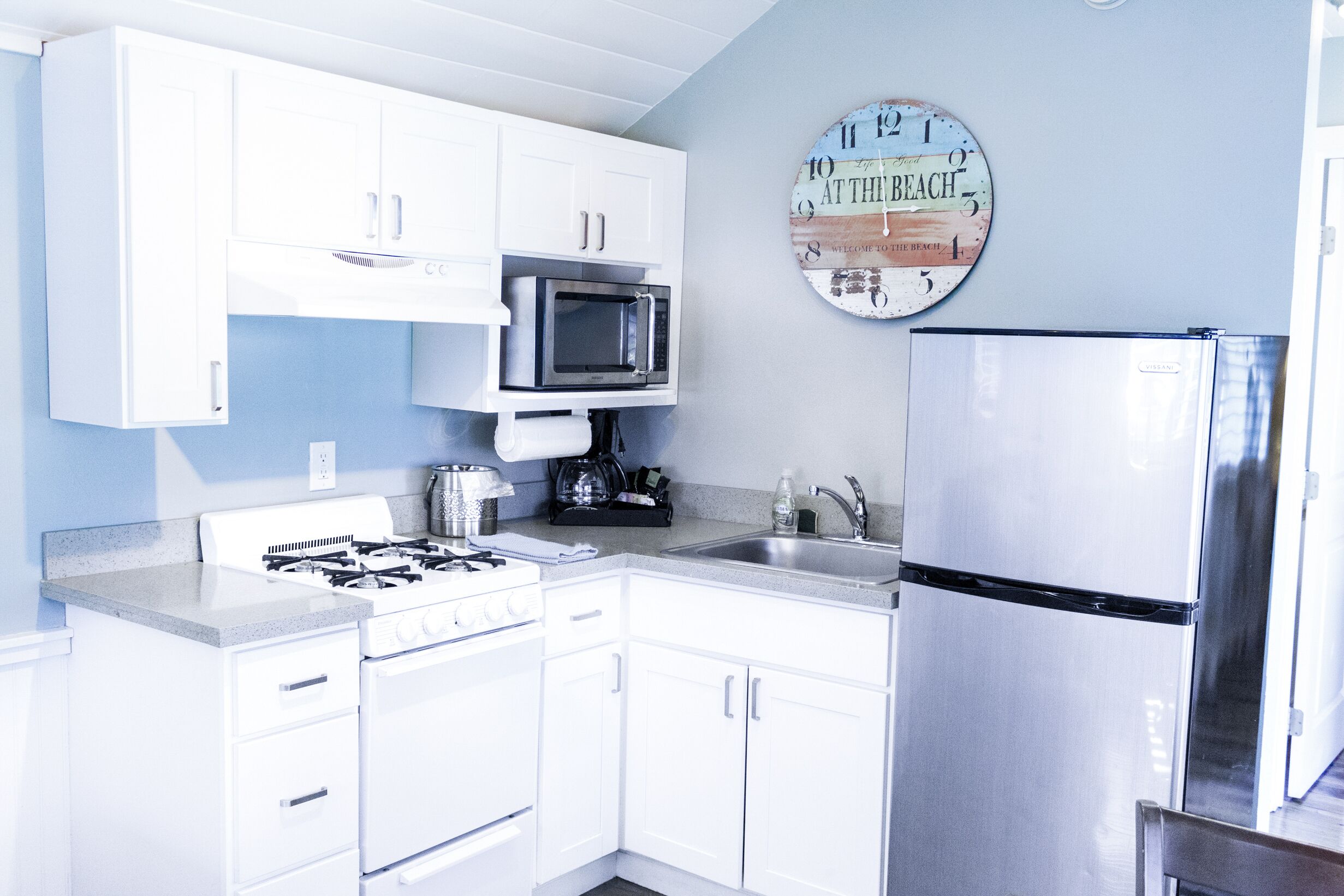 pelican cottage (4), family cottage - no dogs | private kitchen | microwave, coffee/tea maker, paper towels