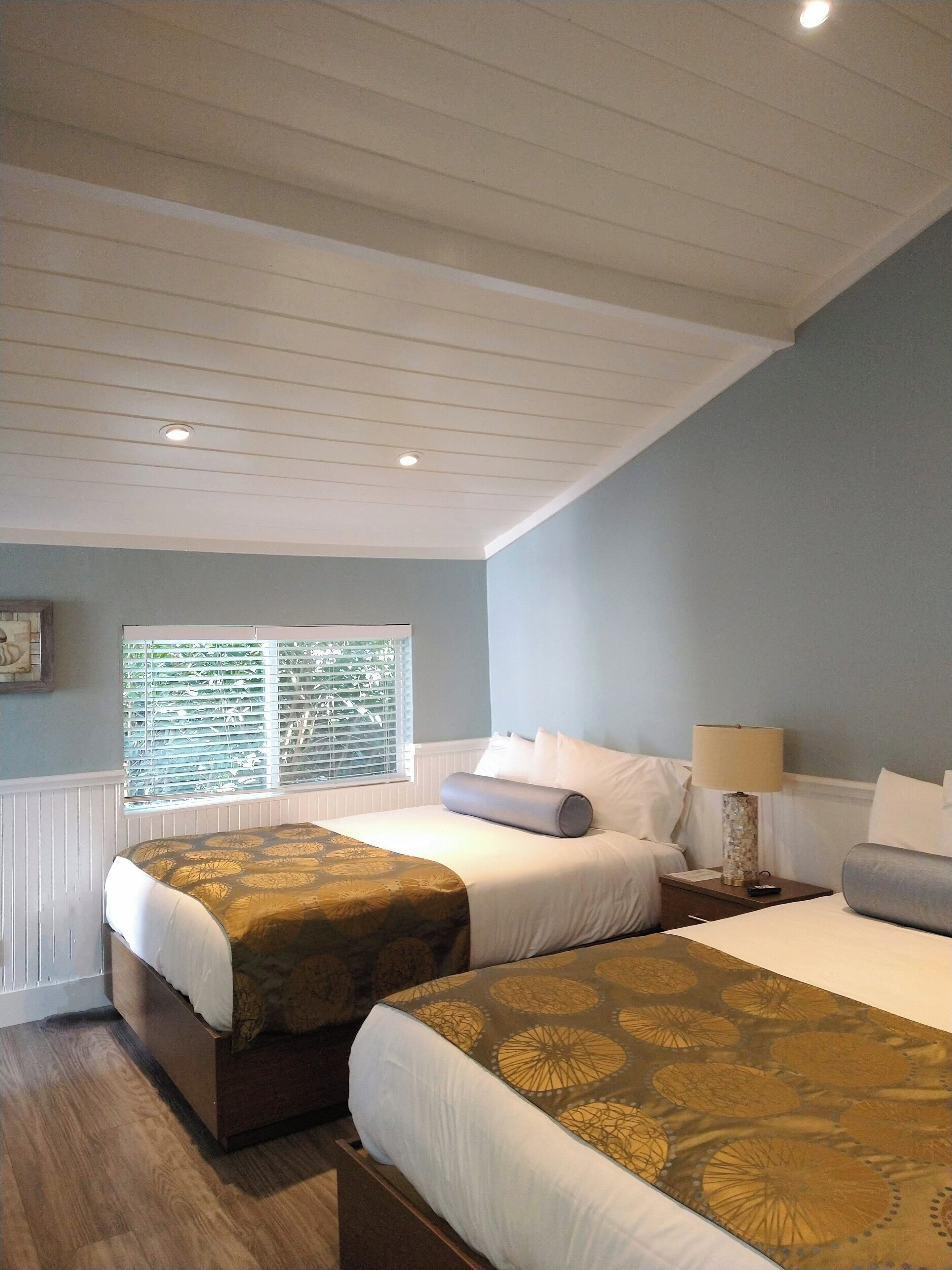 beachcomber cottage (6), deluxe family cottage - dog friendly | 1 bedroom, pillow-top beds, individually decorated