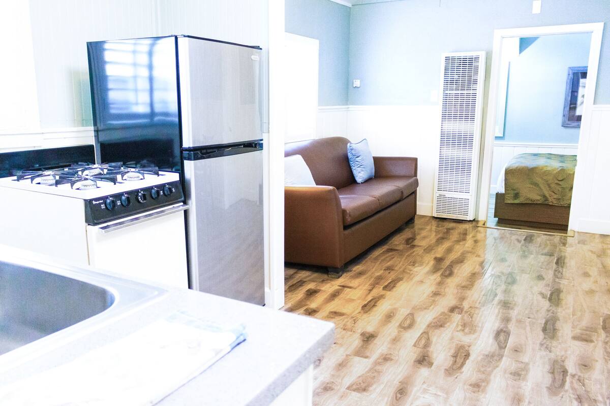 gull cottage (1), family cottage - dog friendly | 1 bedroom, pillow-top beds, individually decorated