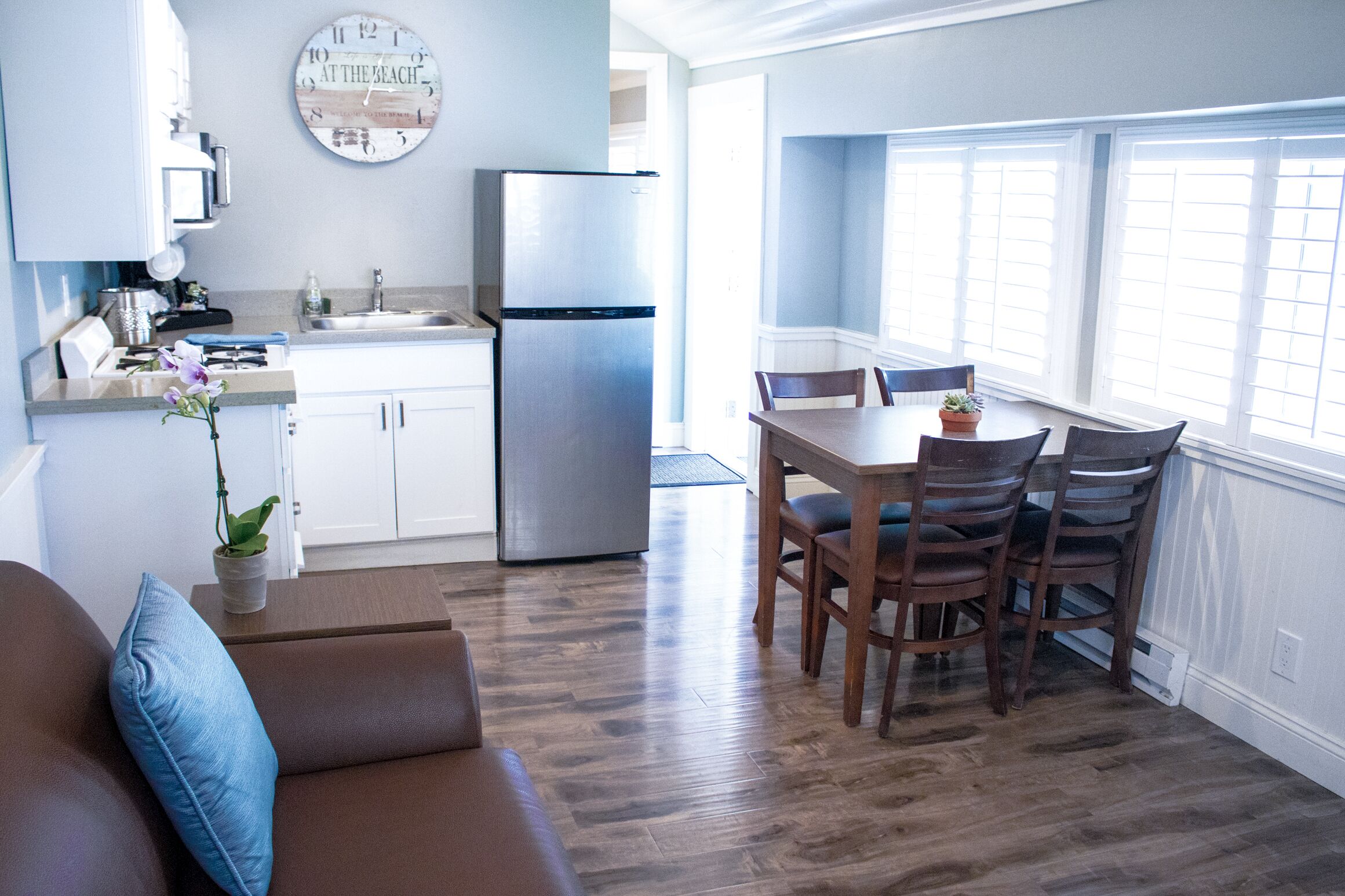 pelican cottage (4), family cottage - no dogs | in-room dining