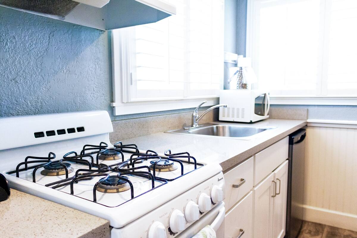 sea breeze room (15), deluxe i queen - dog friendly | private kitchenette | microwave, coffee/tea maker, paper towels