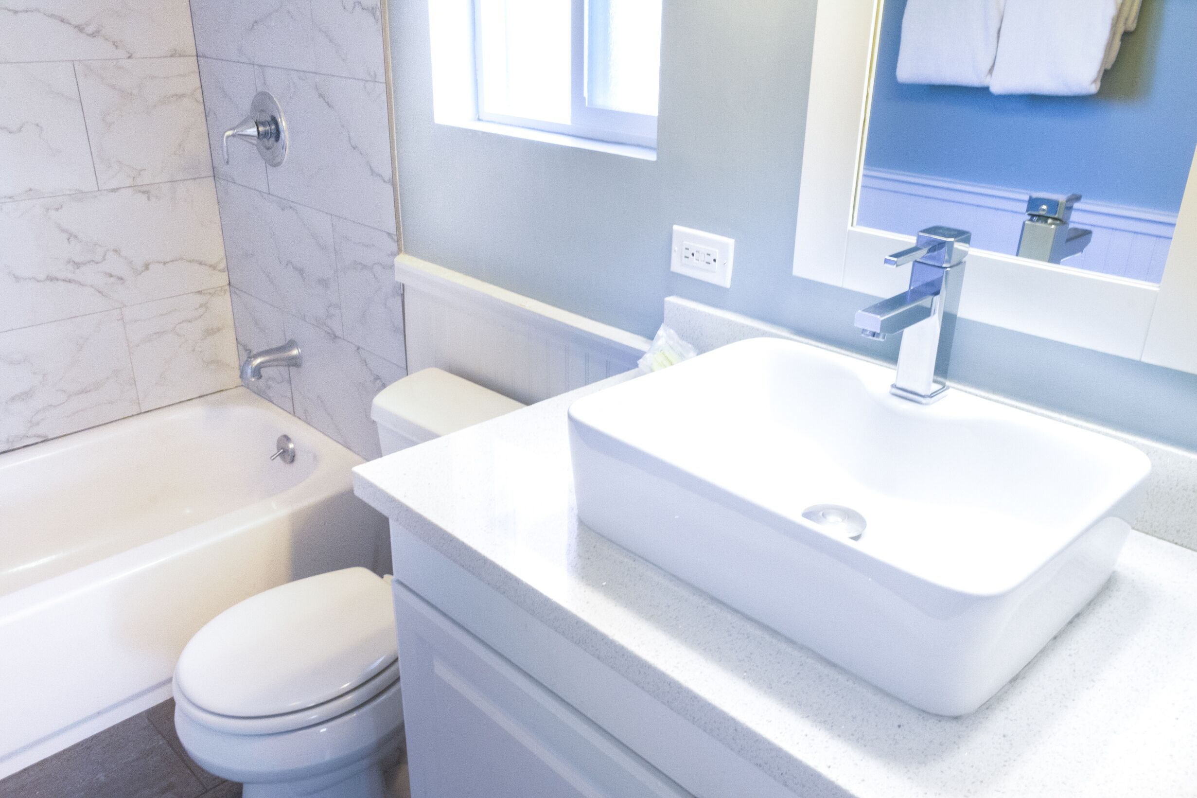 A bathroom with a bathtub, toilet, and sink.