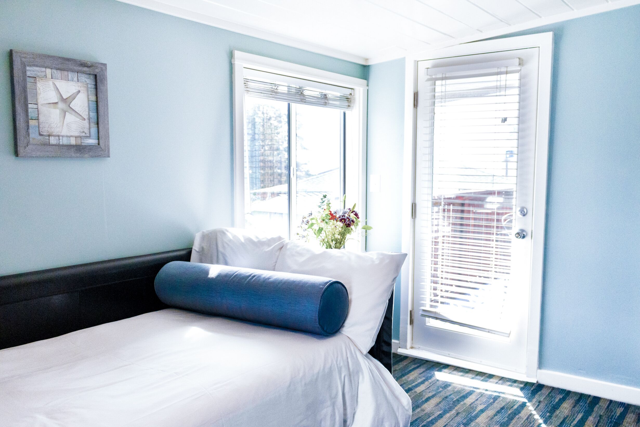 driftwood cottage (5), family cottage - no dogs | 1 bedroom, pillow-top beds, individually decorated