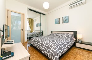 Iron/ironing board, free WiFi, bed sheets - Alma Apartments (Kyiv)