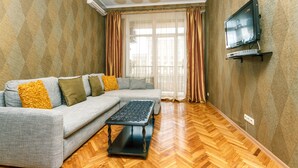 Superior Apartment, 1 Bedroom (21 Kreshatyk street) | Living area | Flat-screen TV - Alma Apartments (Kyiv)