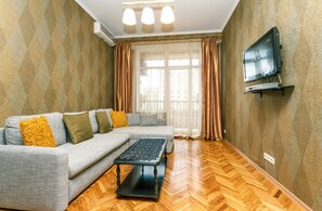 Superior Apartment, 1 Bedroom (21 Kreshatyk street) | Living area | Flat-screen TV - Alma Apartments (Kyiv)