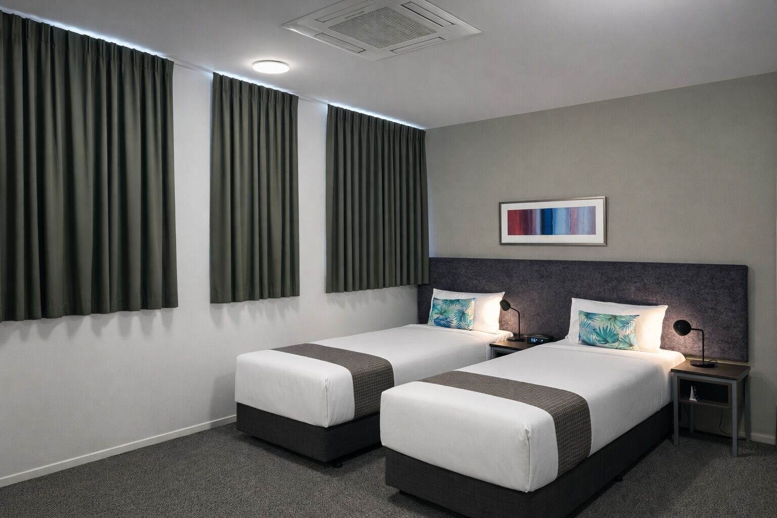 Ropa de cama de alta calidad y escritorio 