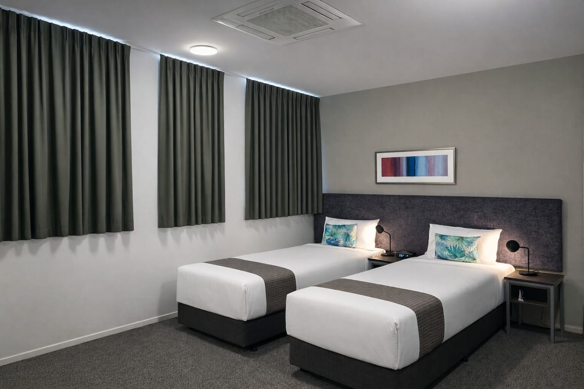 Ropa de cama de alta calidad y escritorio