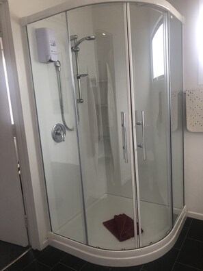 Familierom, 1 soverom | Dusj på badet