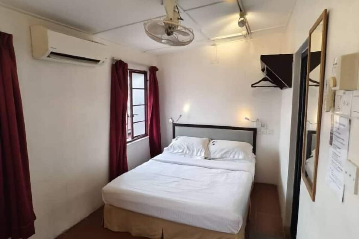 In-room safe, iron/ironing board, free WiFi, bed sheets