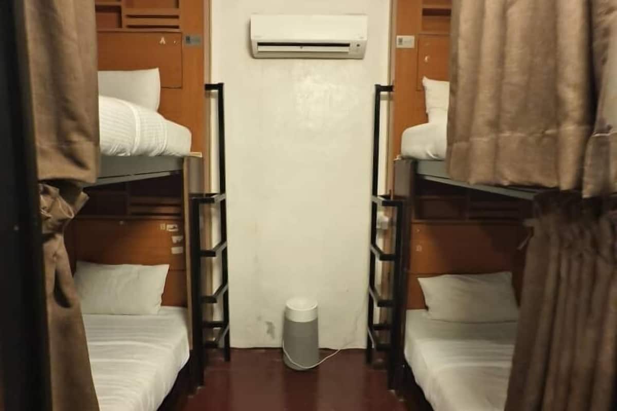 4 bed Female dorm | Una cassaforte in camera, ferro/asse da stiro, Wi-Fi gratuito, lenzuola
