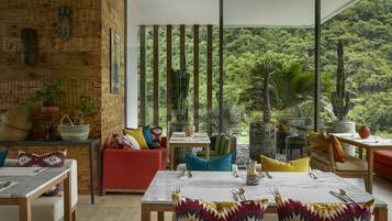 Lunch, dinner, brunch served; Thai cuisine, garden views