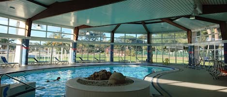 Indoor pool, sun loungers