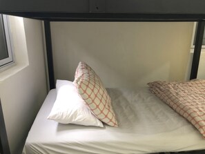 Kamar Double atau Twin, kamar mandi umum | Setrika/meja setrika, tempat tidur lipat/tambahan, dan Wi-Fi gratis