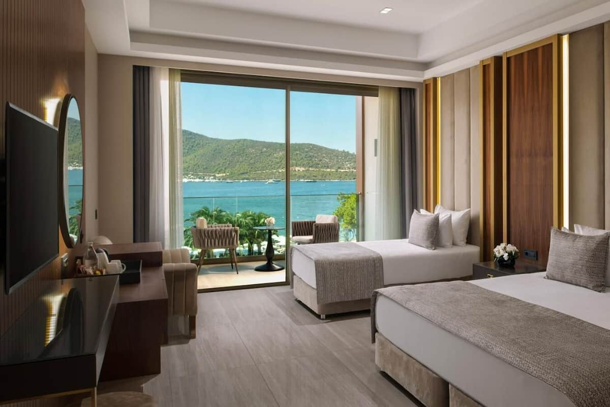 Artículos del minibar gratis y caja de seguridad en la habitación