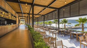 6 restoran, melayani sarapan, makan siang; sajian masakan internasional