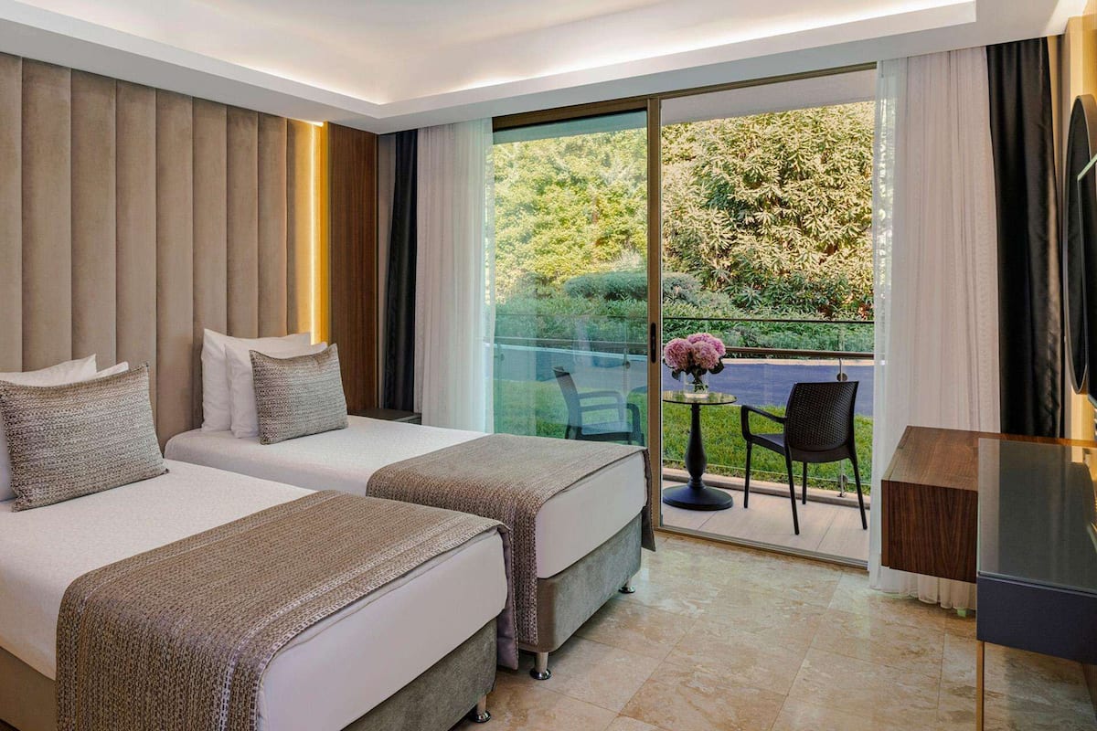 Free minibar, in-room safe, blackout curtains, soundproofing