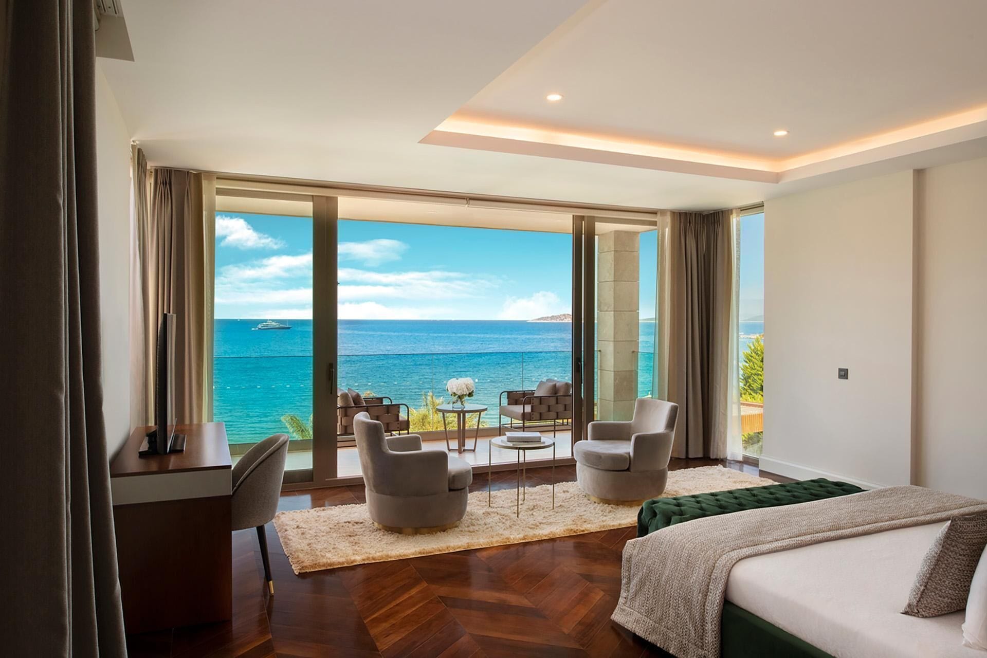Free minibar, in-room safe, blackout drapes, soundproofing