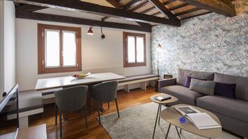 Panoramic Room (2 People) | Living room | 42-inch flat-screen TV with digital channels, TV