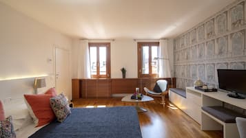 Deluxe Apartment (2 - 4 People) | 1 bedroom, premium bedding, in-room safe, individually decorated