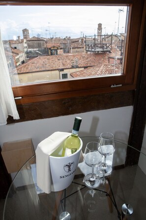 Panoramic Room (2 People) | Living area | 42-inch flat-screen TV with digital channels, TV