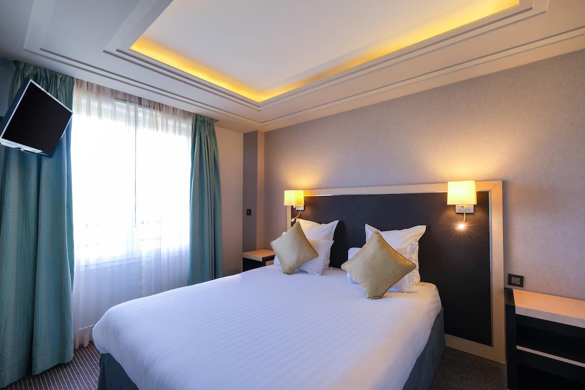 Family Room (Residence) | Premium bedding, in-room safe, desk, blackout drapes