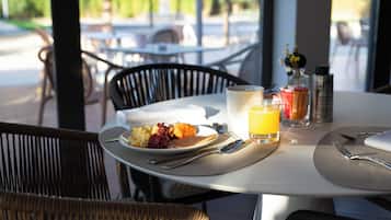 Tägliches Frühstücksbuffet gegen Gebühr