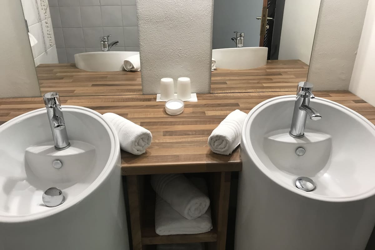 standard double or twin room | bathroom | shower, free toiletries, hair dryer, towels