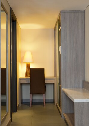 Executive Suite, 1 King Bed, Non Smoking, Garden View | Bathroom | Shower, rainfall showerhead, hair dryer, bathrobes - BW Kemayoran Hotel & Convention Powered by Archipelago (Jakarta)