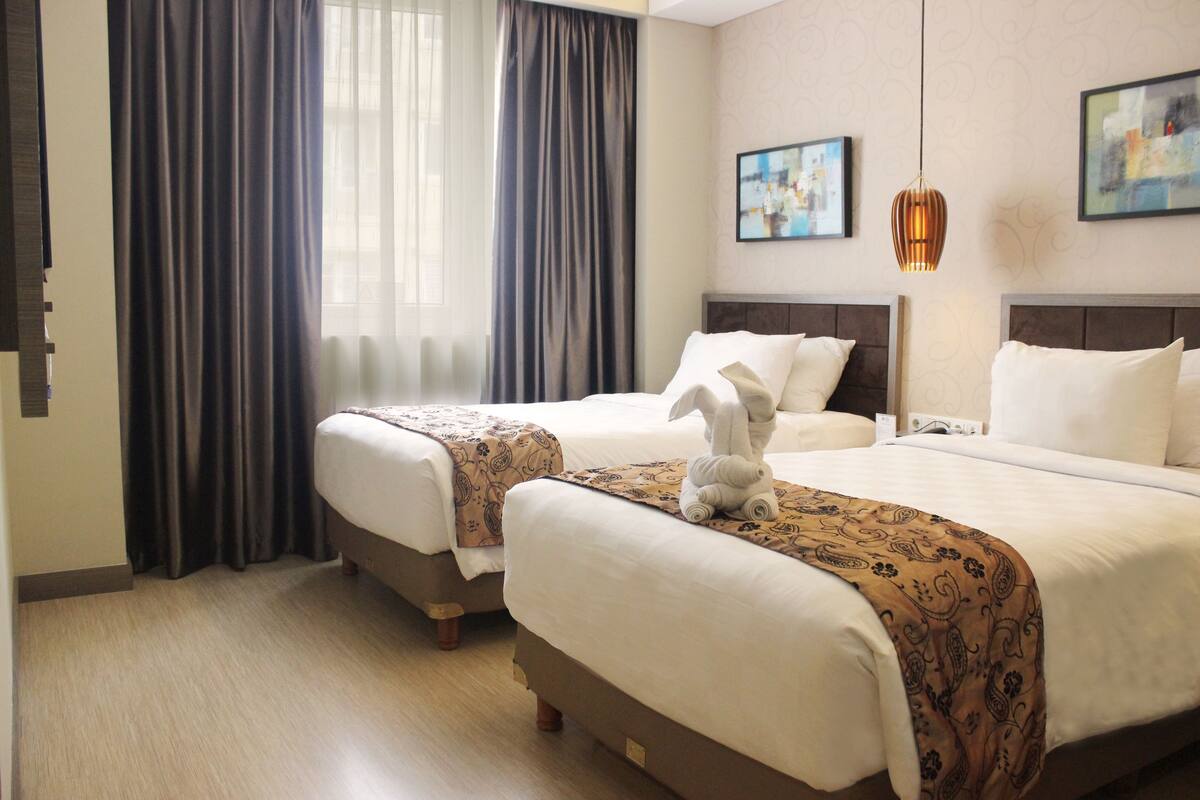 Minibar, in-room safe, iron/ironing board (on request)
