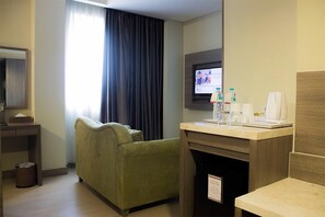 Minibar, in-room safe, iron/ironing board, free cots/infant beds - BW Kemayoran Hotel & Convention Powered by Archipelago (Jakarta)