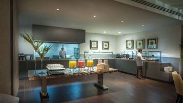 Petit déjeuner buffet compris tous les jours