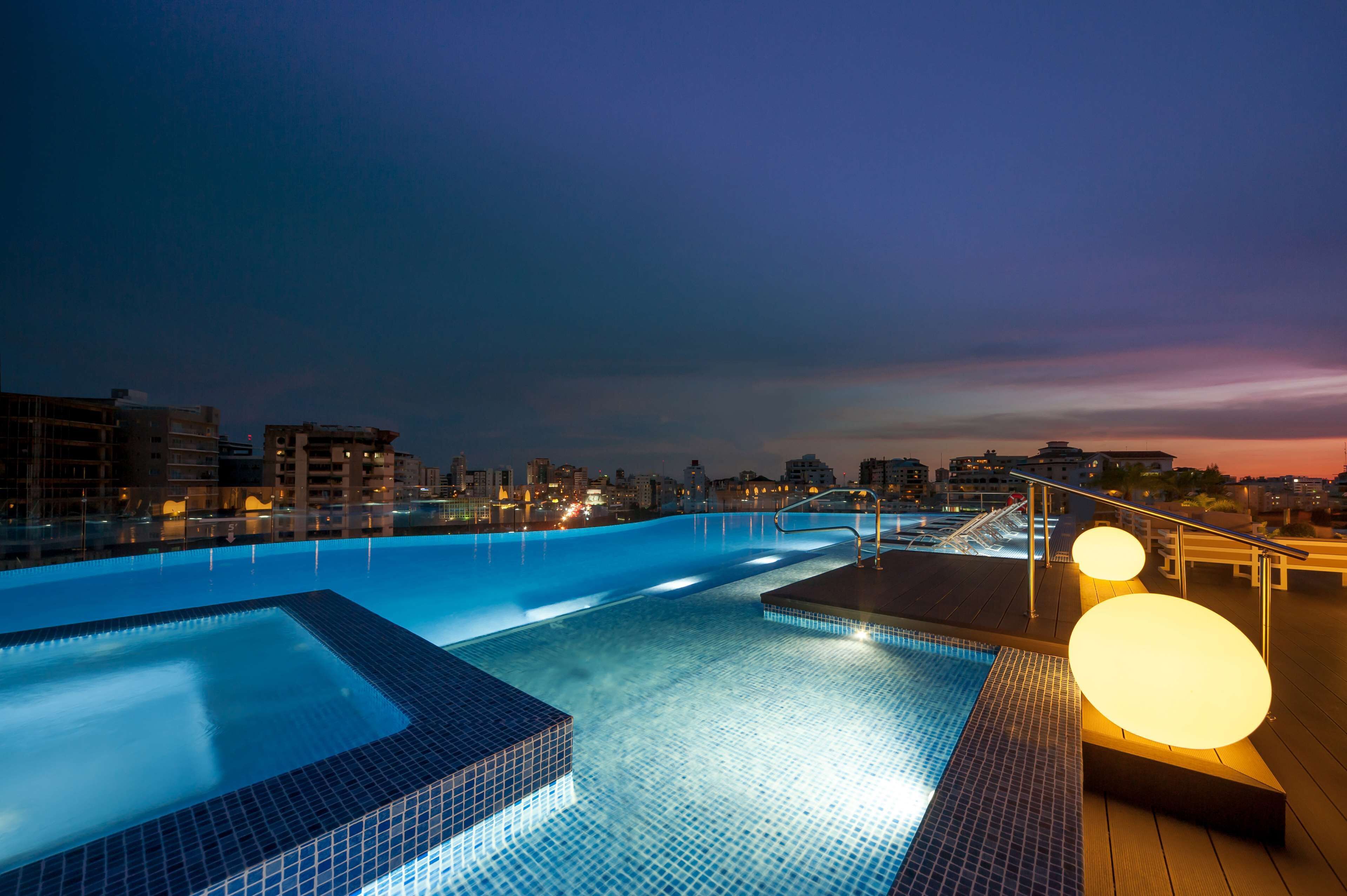 outdoor pool, open 7:00 am to 9:00 pm, pool loungers