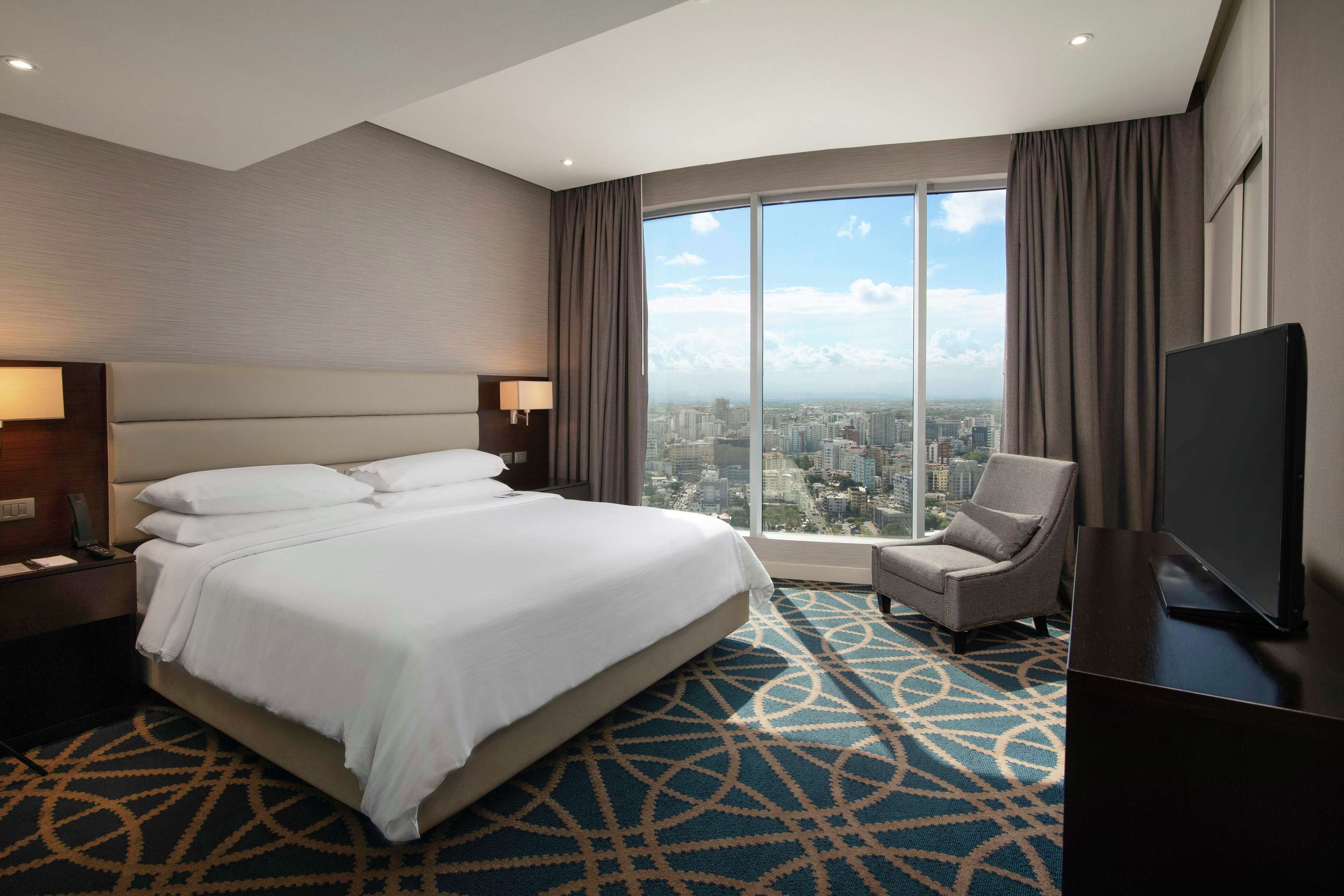 Suite, 1 Bedroom, City View, Corner | 1 bedroom, in-room safe, blackout drapes, free cribs/infant beds