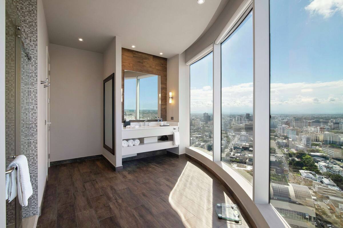 suite, 1 bedroom, city view, corner | bathroom shower