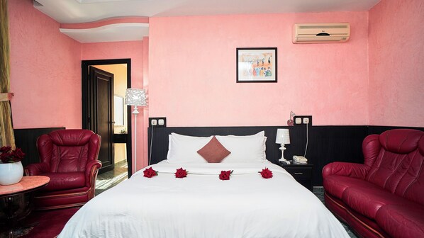 Minibar, Zimmersafe, Schreibtisch, kostenloses WLAN