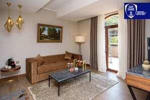 高级套房 (Premium Superior) | 客厅 | 平板电视