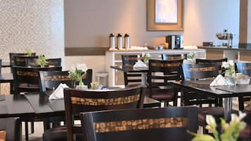 Café da manhã, almoço e jantar