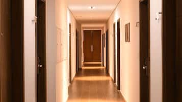 Minibar, két bảo mật tại phòng, bàn, phòng cách âm